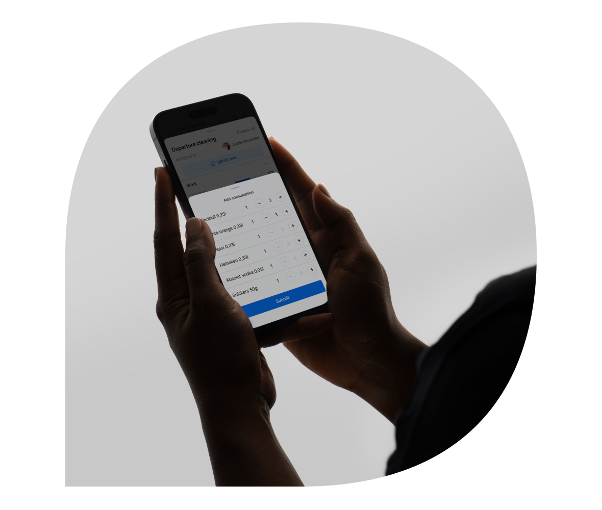 A person holding a mobile phone with hotelkit App on it displaying minibar consumption